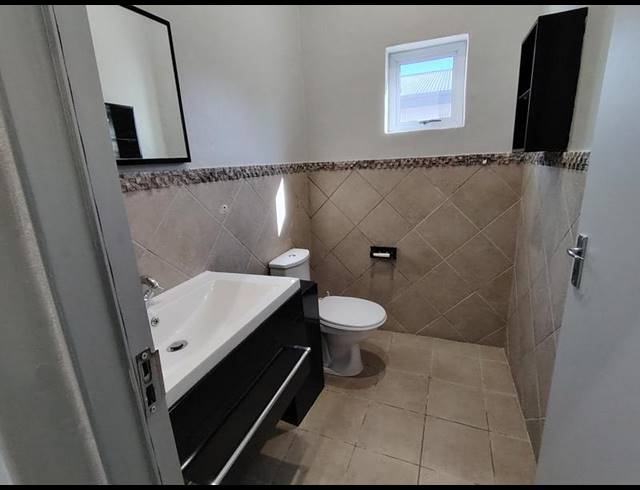 BUSINESS PROPERTY TO RENT IN LYTTELTON MANOR